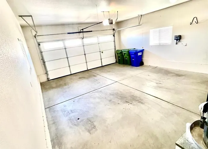 Spacious Wfenced Yard & Loc Prescott