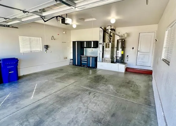 Spacious Wfenced Yard & Loc Prescott