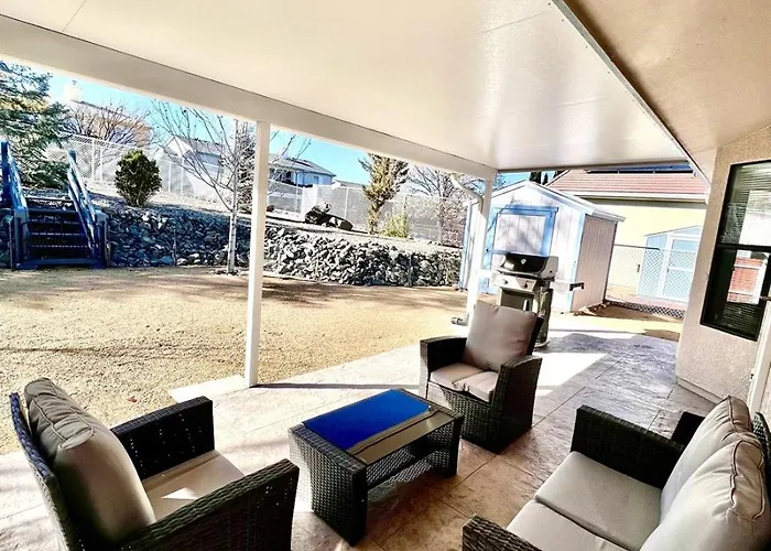 Holiday home Spacious Wfenced Yard & Loc *
