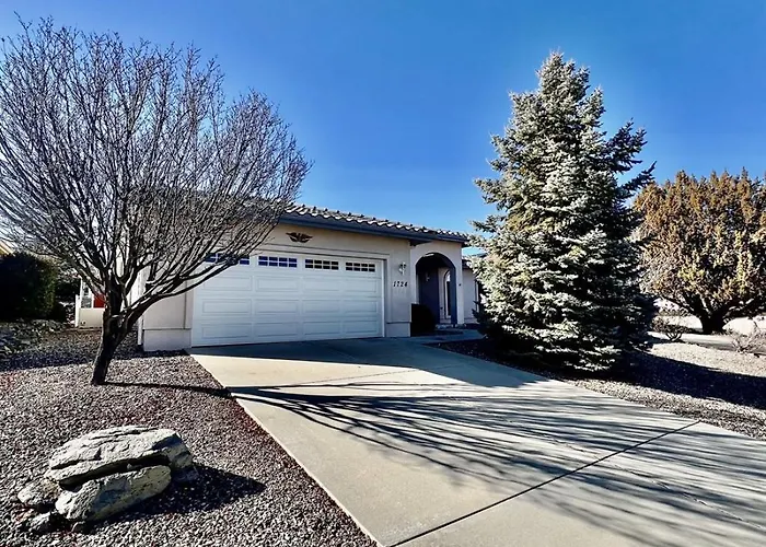 Spacious Wfenced Yard & Loc *
